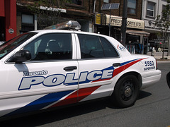 La police en passant ........Popsicle police car in passing.