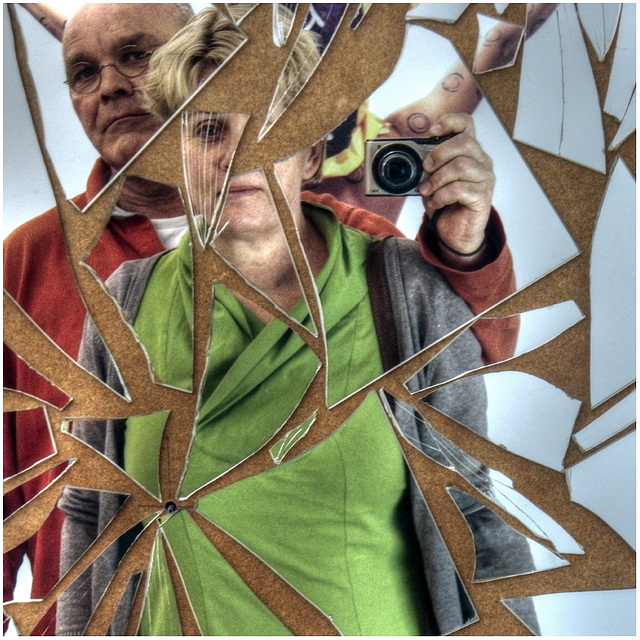 duo-selfie in the museum duo-selfie in the museum