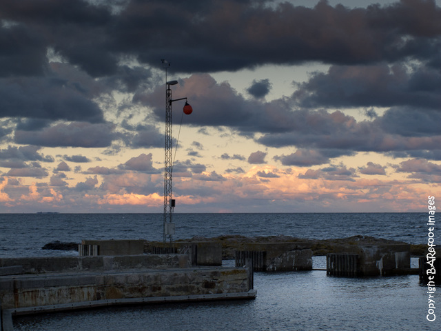 blue hour - gudhjem havn