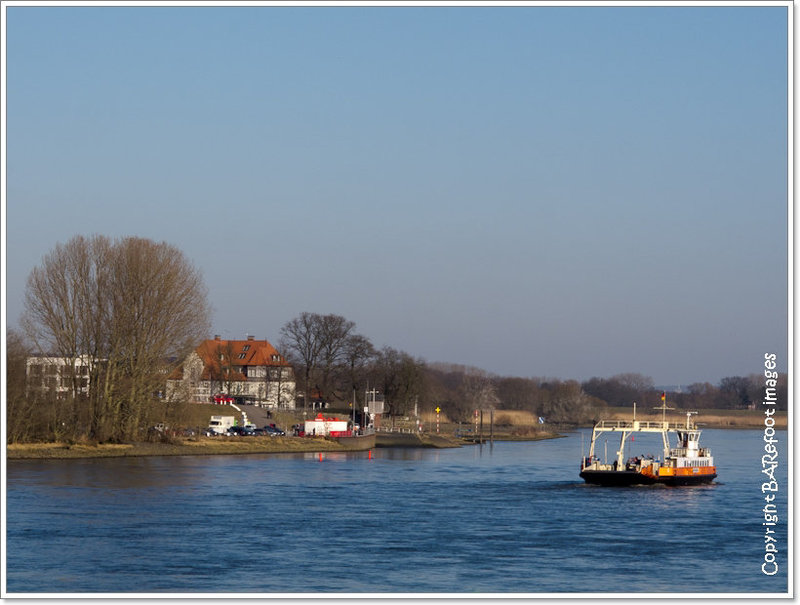 Elbfähre vor Zollenspieker