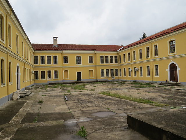 Cour intérieure de l'école militaire de Bitola.