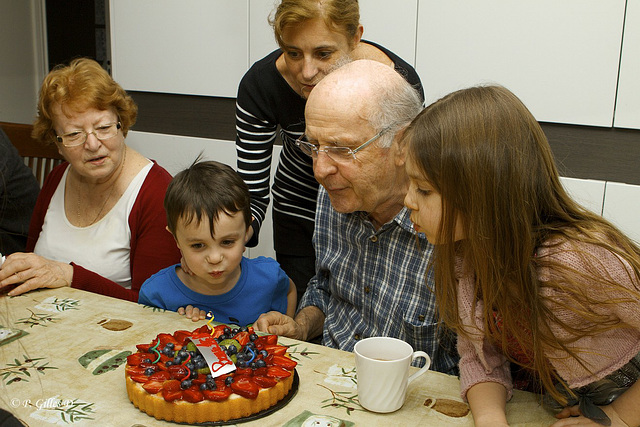 On souffle les chandelles en famille!