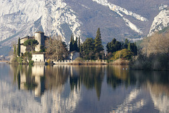 Lago di Toblino mit Castel Toblino. ©UdoSm