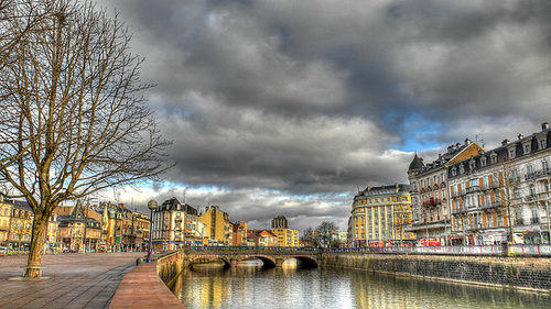 BELFORT: Place Corbis, la Savoureuse.