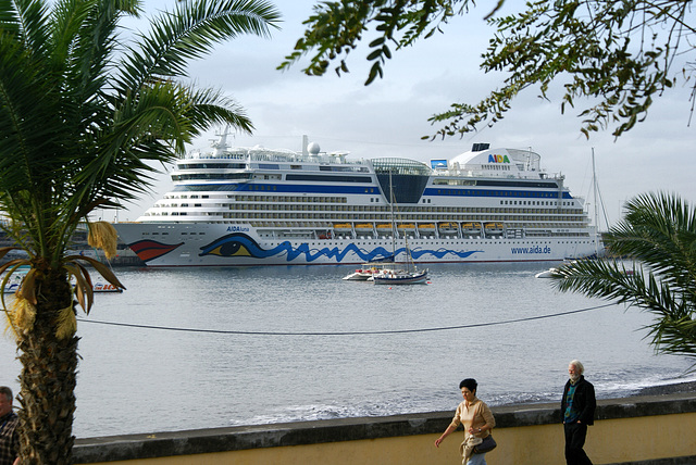 Funchal. Ein Schiff der AIDA-Flotte im Hafen.  ©UdoSm