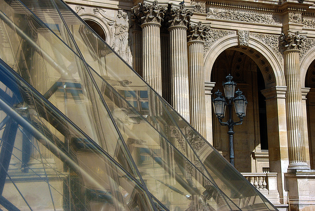 Pyramide du Louvre - Paris Pyramide du Louvre - Paris