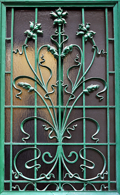 Détail d'une porte dans la rue des Capucins à Honfleur