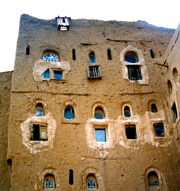 Mudbrick house in Amran