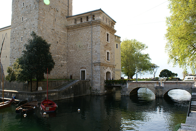 Riva del Garda. Die Wasserburg - die Rocca. ©UdoSm