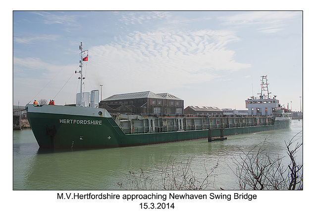 MV Hertfordshire approaching Newhaven Swing Bridge - 15.3.2014