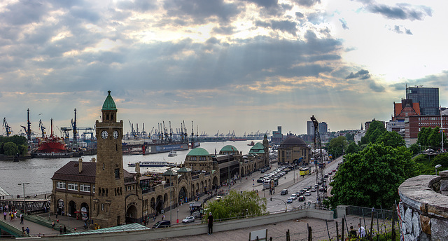 Hamburg Landungsbrücken (255°)