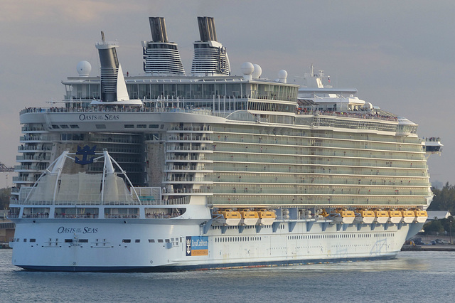 Oasis of the Seas at Port Everglades (2) - 25 January 2014