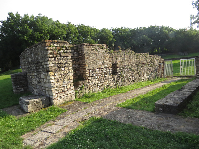 Aquincum, ampithéâtre civil : l'entrée est.