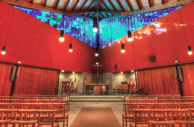 Eglise Ste Bernadette de la Louviére