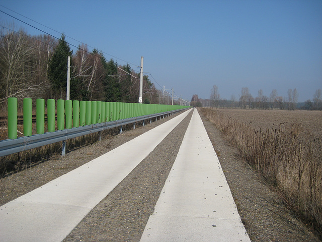 Radweg vs. Bahnstrecke Berlin-Leipzig