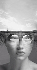 "Sous le pont Mirabeau coule la Seine et nos amours ..."