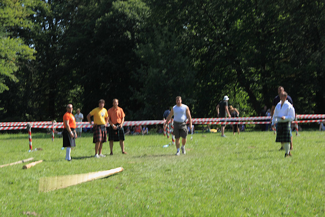 Caber Tossing 5