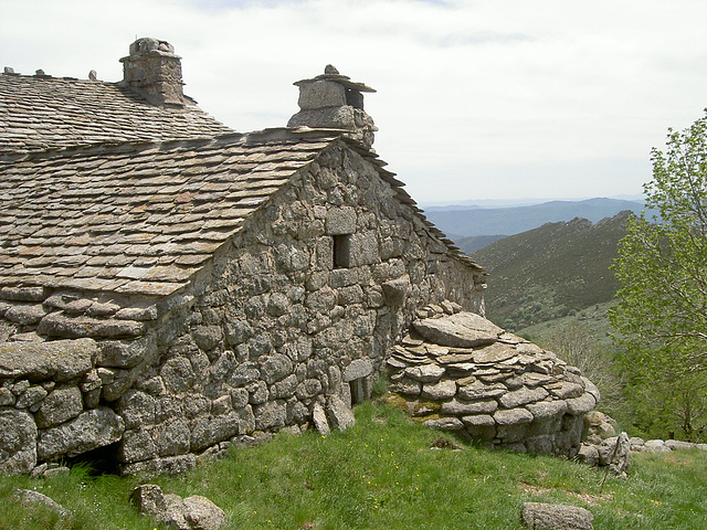 LOZERE Village et fermes (11)