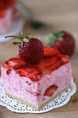 Maasika-kohupiimatort / Strawberry and curd cheese cake