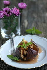 Röstitud viigimari mee ja kreeka pähklitega / Roasted fig with honey and walnuts