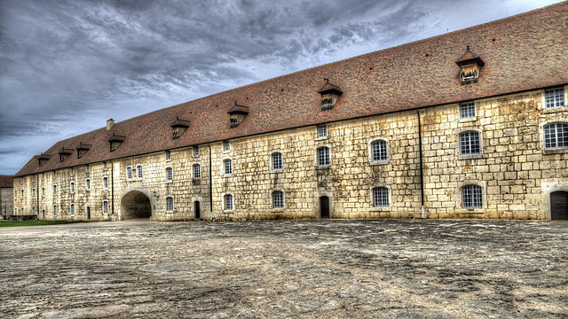 BESANCON: Citadelle: La cour des Cadets.