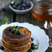 Kõrvitsa-kamapannkoogid vahtrasiirupi ja mustikatega / Pumpkin and kama flour pancakes with maple syrup and blueberries