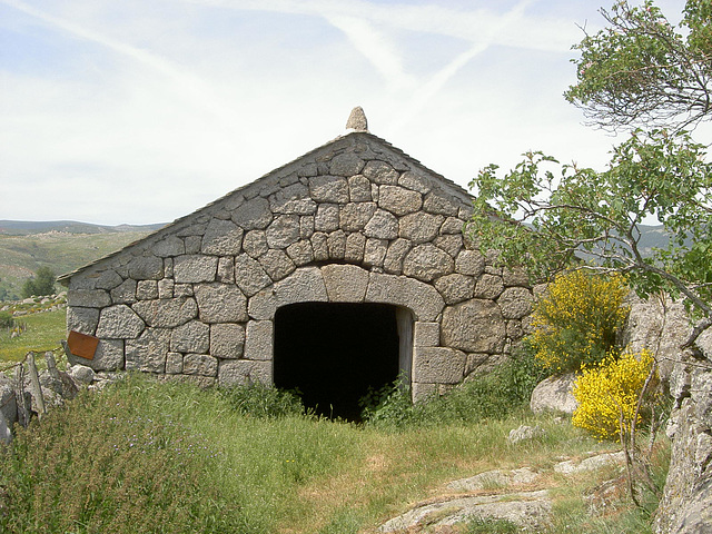 LOZERE Village et fermes (13)