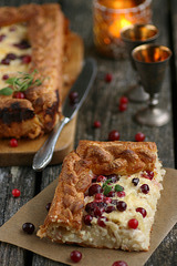 Hapukapsapirukas peekoni ja jõhvikatega / Sauerkraut pie with bacon and cranberries
