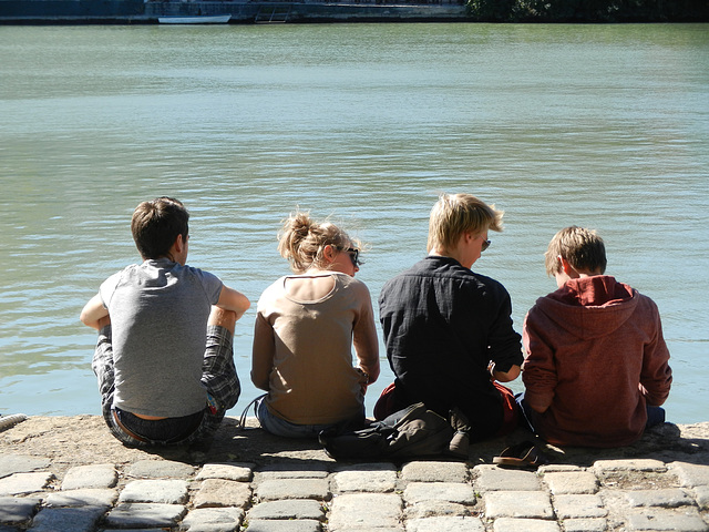 Des amis, de l'eau et du soleil