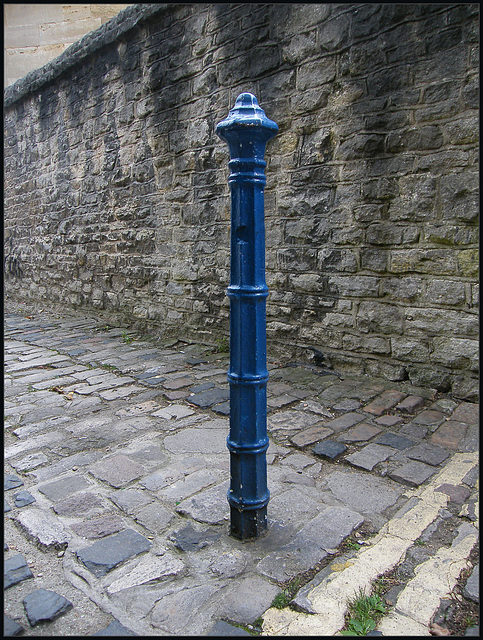 Oxford blue bollard