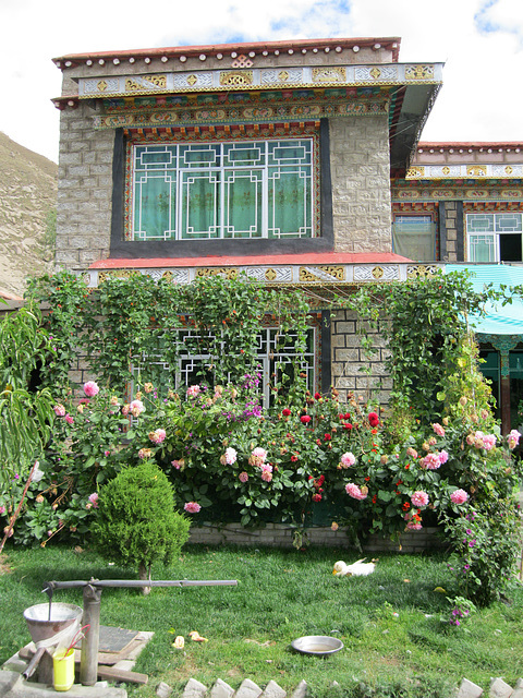 farmhouse courtyard