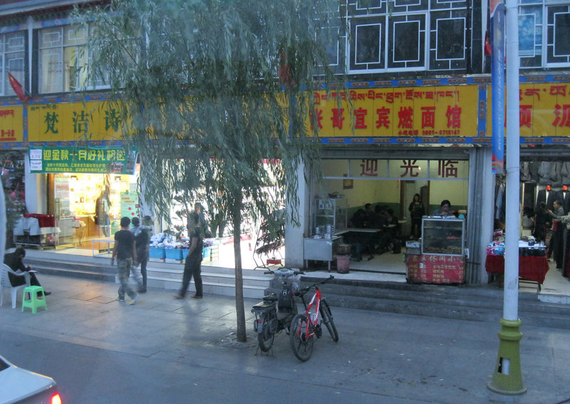 a September evening, downtown Lhasa