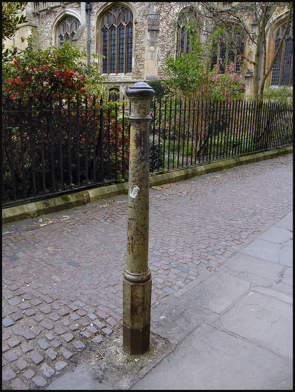 Radcliffe bollard