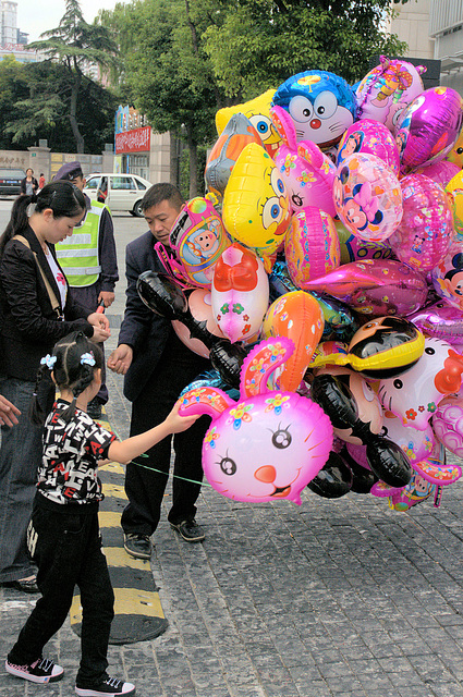 she selects a balloon