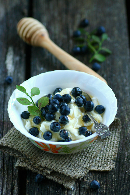 Kreeka jogurt mee ja mustikatega / Greek yogurt with honey and blueberries