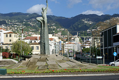 Funchal. Neben dem Knie des 'Auferstehungs-Denkmales' Monte mit dem Monte Palace und dem Tropical Garden. ©UdoSm