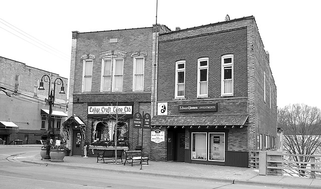 Ledges Craft Lane & Edward Jones