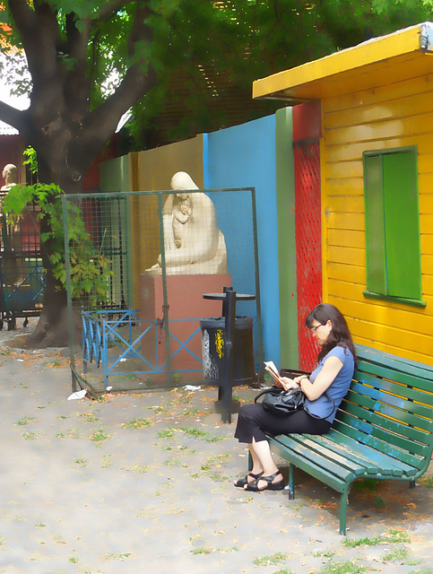 seated figures - La Boca