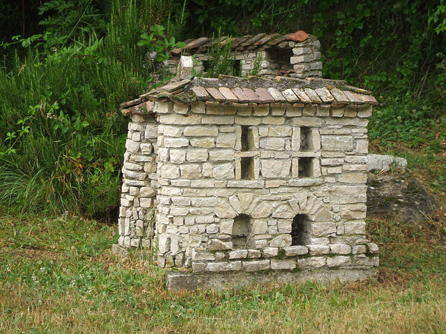 Eyzahut Drôme - maquettes du village