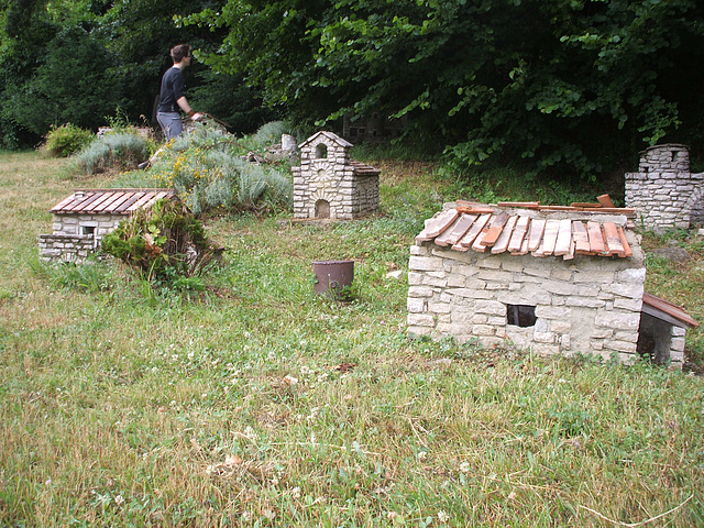 Eyzahut Drôme - maquettes du village