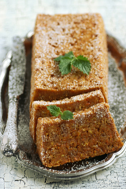Porgandi-apelsinikeeks / Carrot and orange loaf cake