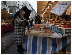 dimanche_elle_achète_du_poisson au marché