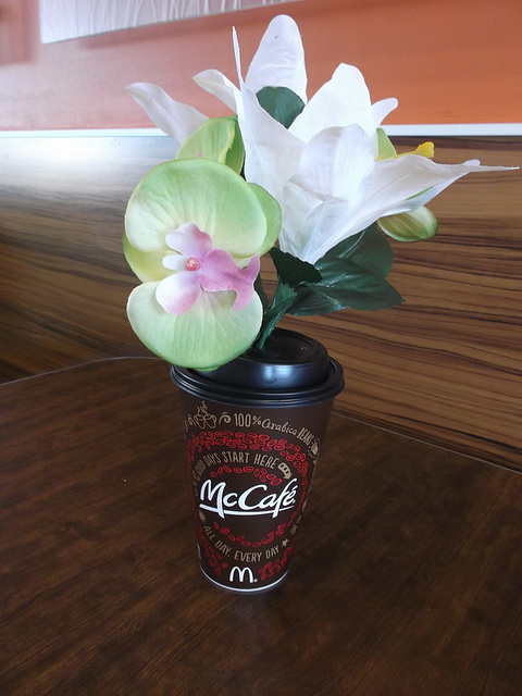 Fleurs et café / Flowers & coffee.