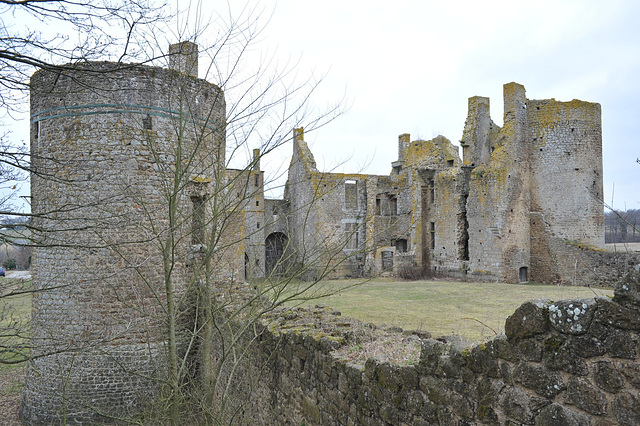 Cour du Château du Bois-Thibault