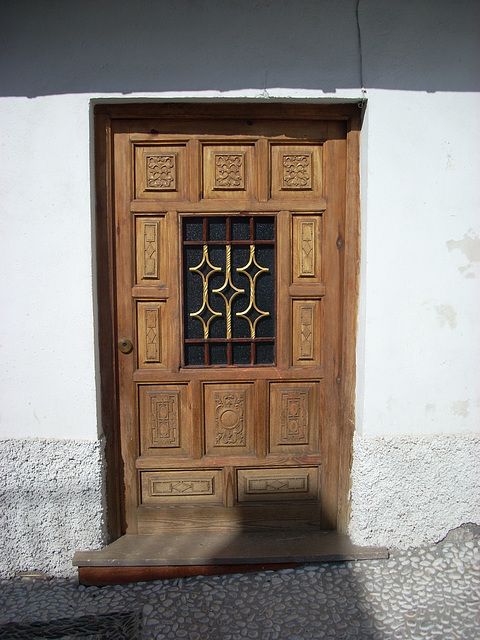 Door, Granada