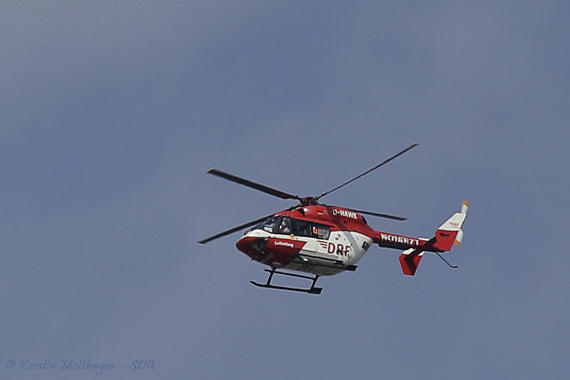 Rettungshubschrauber über der Wilhelma