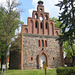 Dorfkirche Hennickendorf mit Storchennest