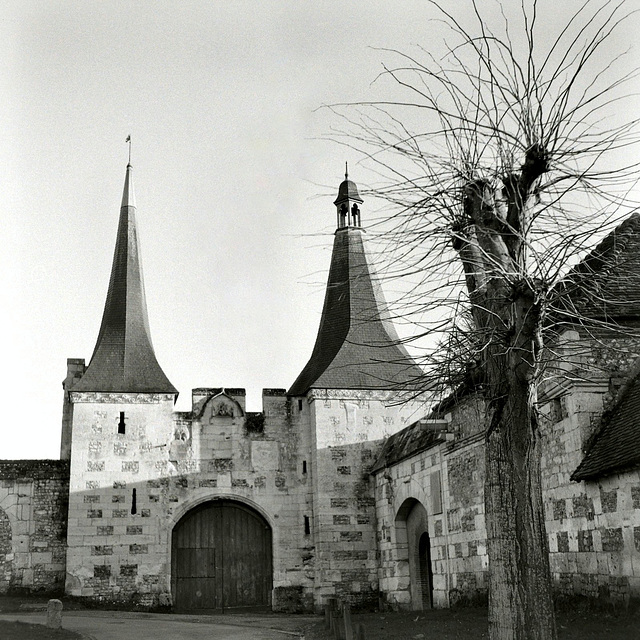 Ancienne entrée de l'abbaye du Bec-Hellouin