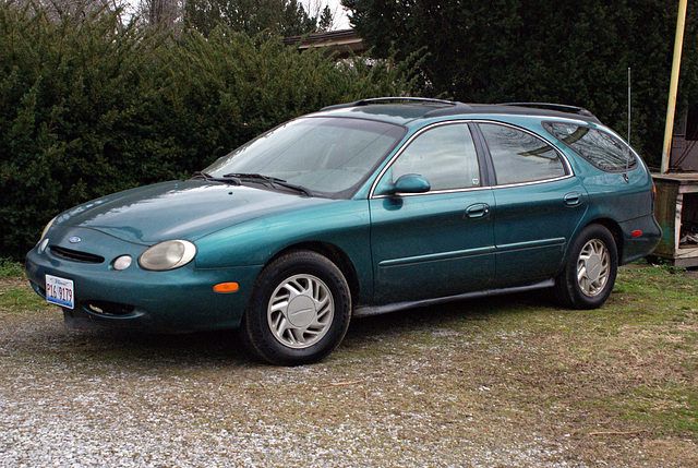 1996 Ford Taurus GL Station Wagon