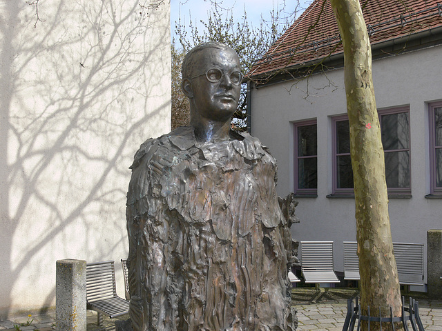 Dietrich Bonhoeffer-Statue